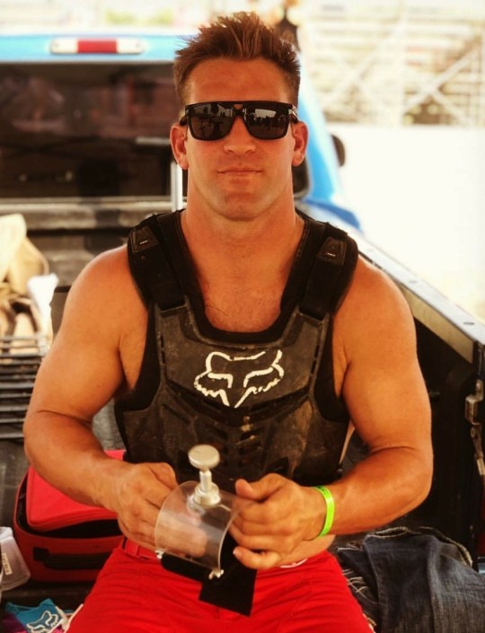 southern-god1: chettbro:      “C0untry Moto Daddy”   Stud!  
