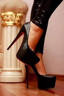 for more high heels pictures, go to: highheelsfashionmodels.tumblr.com