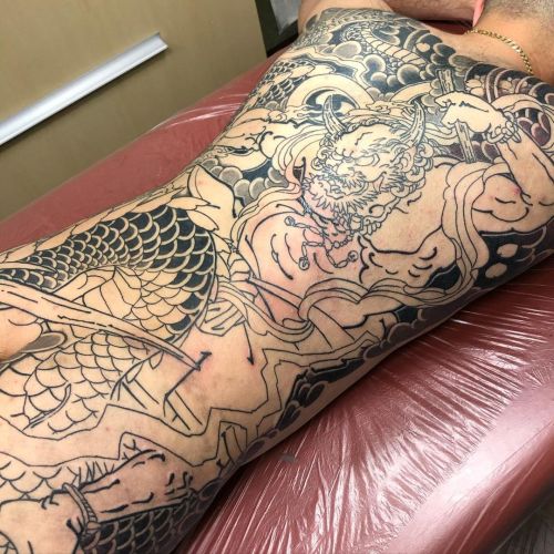 騎龍雷神図 Raijin on the dragon #雷神 #龍 #raijin #dragon #teborimovie #手彫り動画 #fullbackpiece #刺青 #traditiona