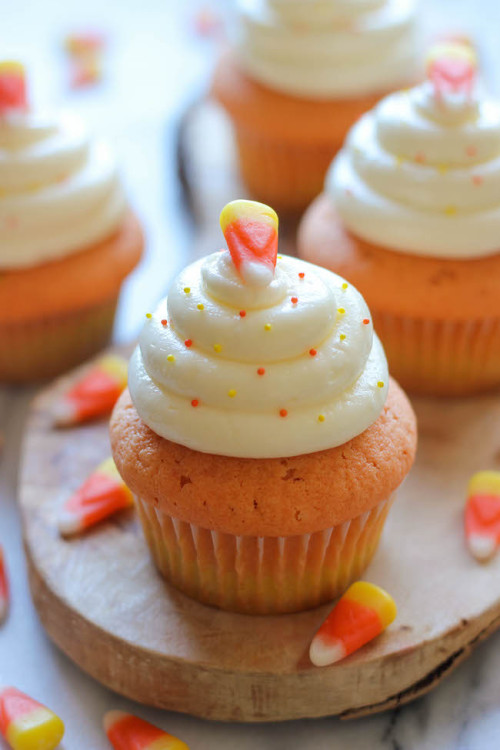 ugly–cupcakes:CANDY CORN CUPCAKES