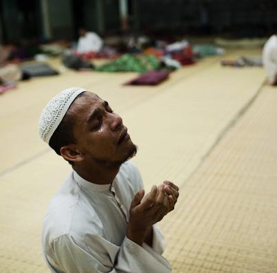 Man in Tearful Prayers
From the collection: IslamicArtDB » Photos of Male Muslims Making Dua (59 items)
Originally found on: purafe