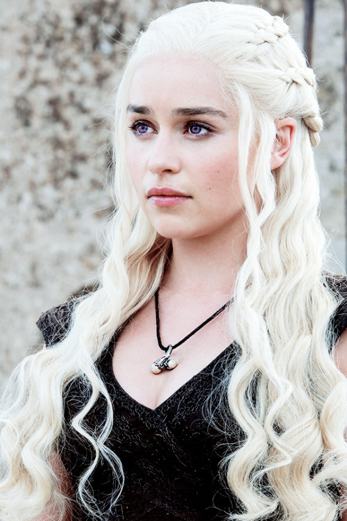 gameofthronesdaily: Daenerys Targaryen in Game of Thrones 6.09 “Battle of the Bastards”
