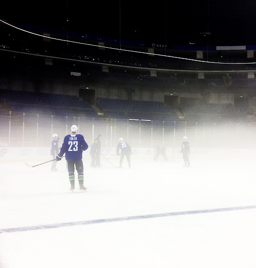 fuckyeahalexedler - @cotsonika - Yes, it’s foggy. #NHLChinaGames ...