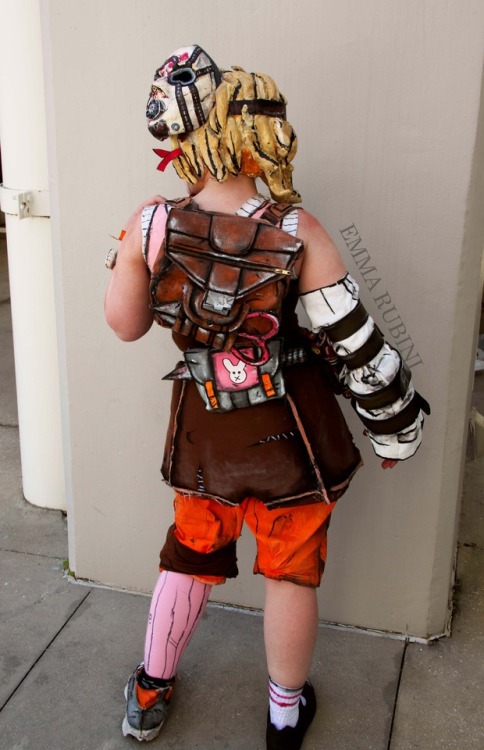 “POP! Goes the bandit!”It had been ages since I got photos of my Tiny Tina cosplay, so I made sure t