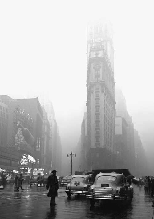 undr:Fred Stein. Times Square Rainy Day 1949