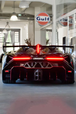 fullthrottleauto:  Lamborghini Veneno Roadster