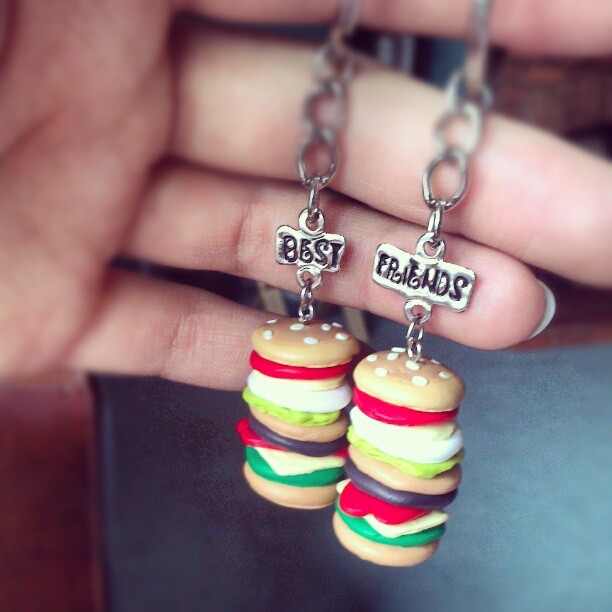 #best #friends #burger #keyring with my schwest @charrkoddy :&rsquo;)