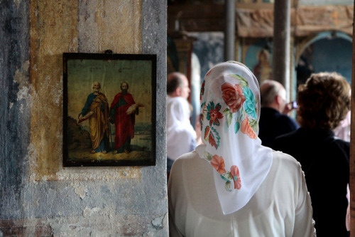 globalchristendom: A Russian Orthodox service in Hagia Elia Church in Istanbul, Turkey. The church w