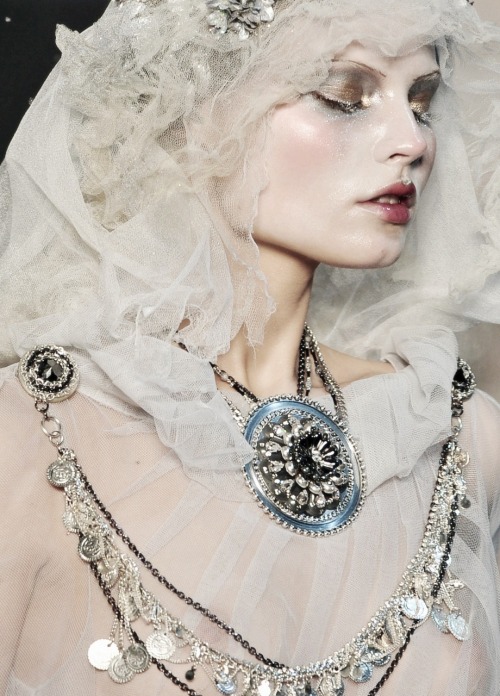 dreampopvevo - John Galliano Fall - 2009AKA the most...