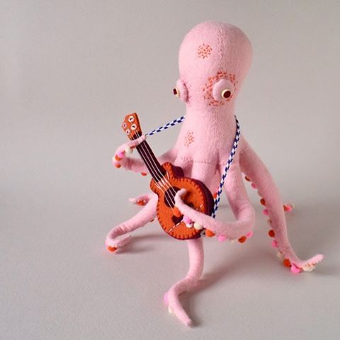 knottytattooedkitten:  sheishine:  サカナウクレレ蛸。 Pink Octopus with