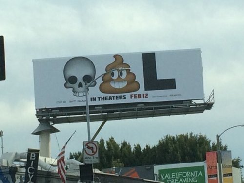 inspredwood:  studiotrigger:  skunkandburningtires:  Deadpool marketing is on point   #it’s shitposting marketing   Skull shit'l?