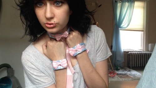 theleftnutofsquidward:  KITTENSPLAYPEN REVIEW - ears, collar, cuffs, tail ^-^ ~~ I’ll be making a little picture guide for tying the cuffs/ribbon ties in general in a separate post. These will be really long and I’m in mobile, so I can’t include