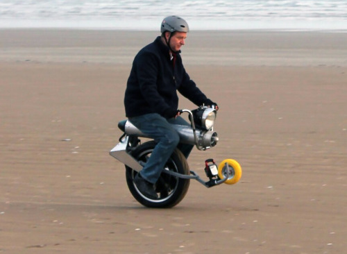 John Dingley&rsquo;s original self-balancing #unicycle – called the Lunar Rover is built around a 30