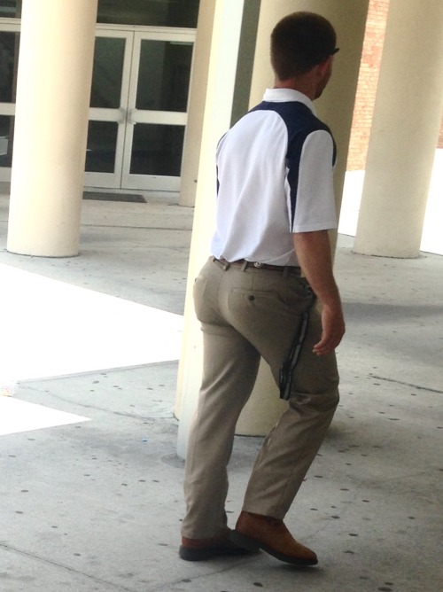 mrbootiecandy:  Coach’s ass being mighty fine. 