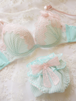 kawaii-finds:  Really cute  lingerie Set