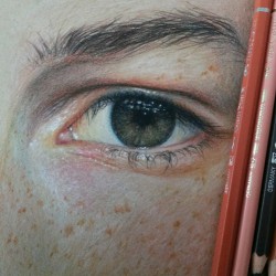 goldraptor:  ice-souls:  Eye drawing i did a while ago  ( goldraptor s eye)   Yo this is really fucking good