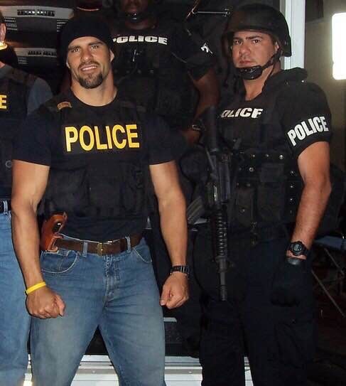 gaybicops:  Hot cops