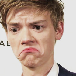 Thomas Brodie-Sangster  Tumblr_pa0nth8OPn1xpvtopo3_250