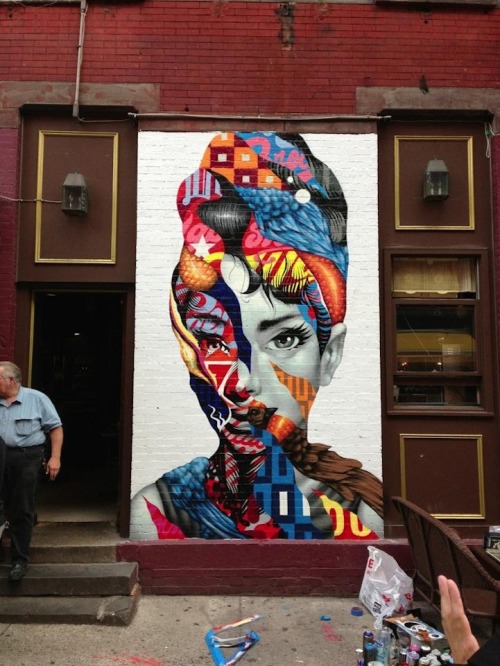 Eye-Catching Mural of Audrey Hepburn in NYC’s Little Italy - My Modern Met