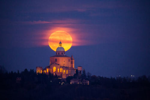 vurtual:  San Luca, Bologna, Italy (by Francesco Riccardo) 