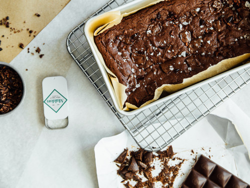 sweetoothgirl:    CHOCOLATE-STUDDED COCONUT OIL BROWNIES   