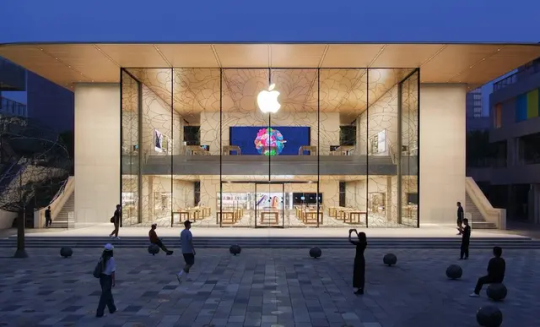 Implications of iLeakage: Breaching Apple's Safari Browser for Sensitive Data Theft