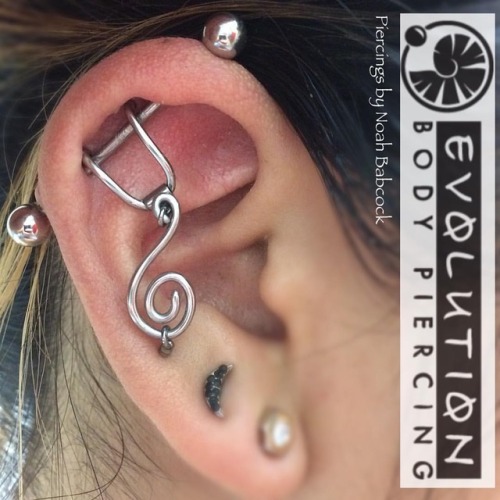 Healed three point helix to earlobe #industrialpiercing with jewelry by #industrialstrength and #evo