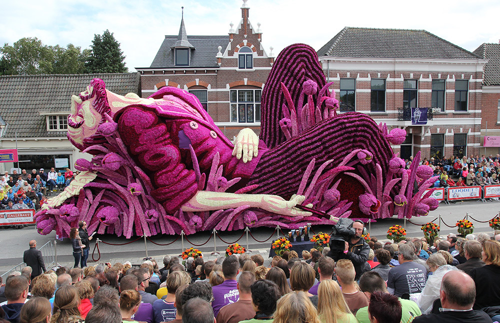 mommapolitico:  culturenlifestyle:  Annual Parade in the Netherlands Pays Homage