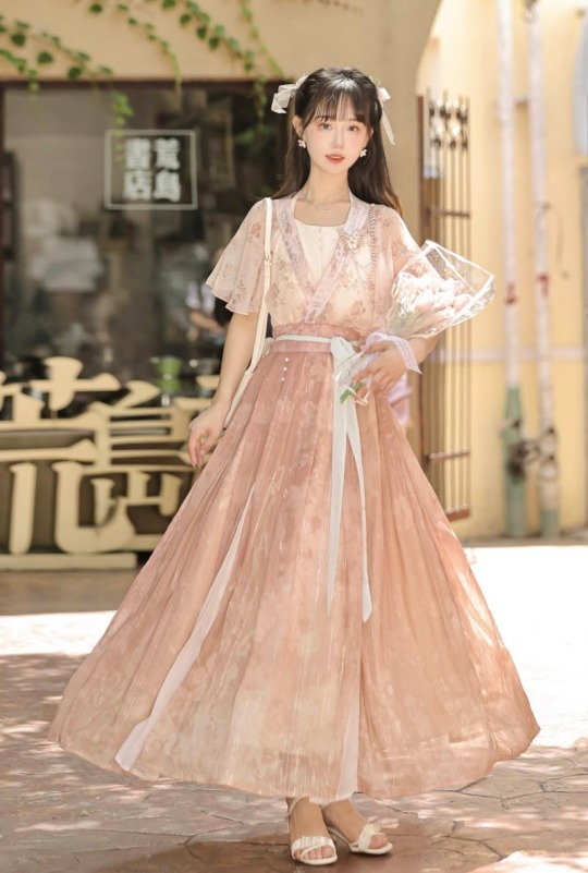 Chinese fashion brand: Lolita Dress based on Hanbok is written as kind of  Qilolita, which means Chinese style Lolita. : r/China