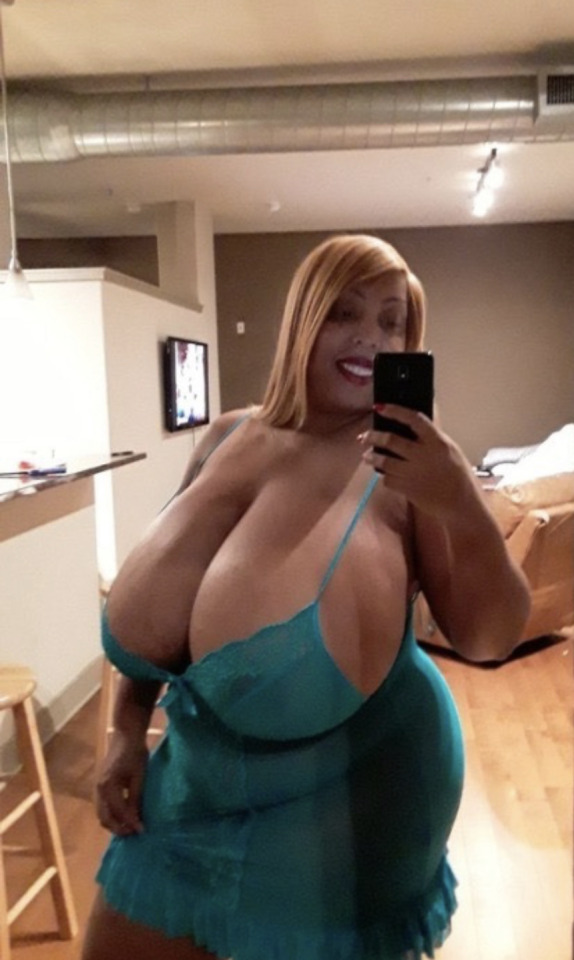 grownwomantitty:ineedssbbw:Ms Deja