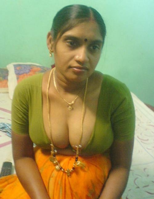Mallu Bhabhi Blouse Removing Nude Boobs. Desi Village Aunty Showing Her deep Cleavage. Indian Wife B
