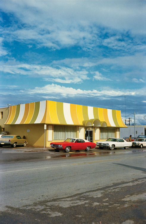 midcenturymodernfreak:  1970 Untitled | Photo: William Eggleston - Via 