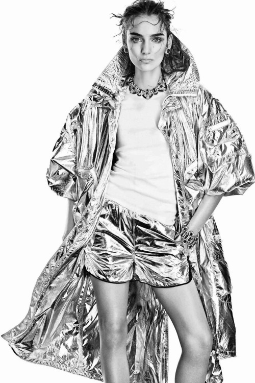 senyahearts:Zuzanna Bijoch in “The Shining” for Vogue Japan, June 2014  Photographe