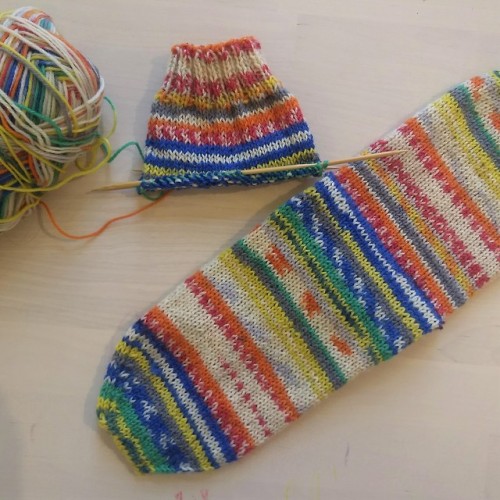 i love self striping yarn!! 