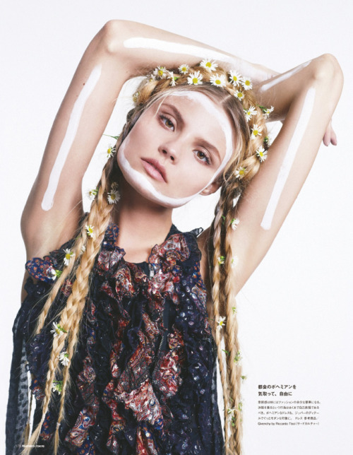 Model:Magdalena FrackowiakIssue:Numero Magazine Tokyo | October 2013Photographer:Sofia &