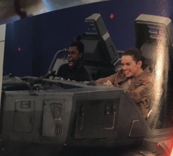 Mixxtapej: Batfleckwaynes:  I Got The New Issue Of Star Wars Insider Today And This