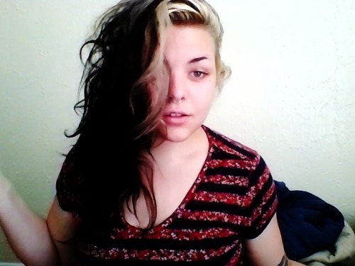 femmevengeance:  someone asked if i ever tried pushing all my hair to the left instead  omg <3