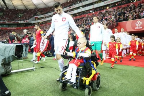 curlyblondediva:Feeling so proud of my national hero♥️ i wish every footballer and every men acted l