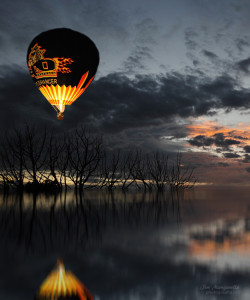 lifeistooshortdont:  coffeenuts:  balloon reflection by Jim Manganella - http://ift.tt/1fANgdc   L