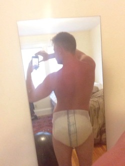 fenthic:  diaperman55:  Sunburn…soaked diaper…and leaks…