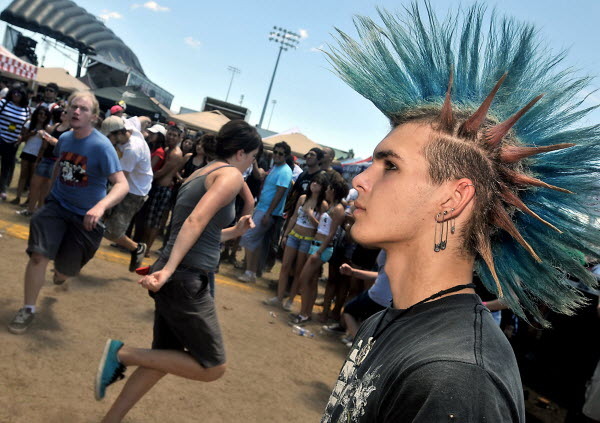 humans-sparkle:  Blue Mohawk 