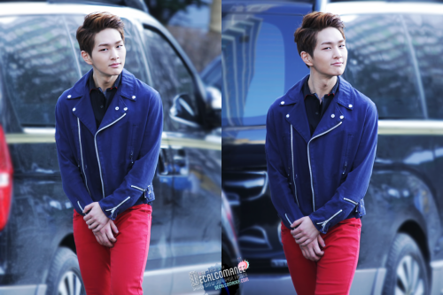 forevershiningshinee:  Handsome Onew & Jonghyun leaving @ Inkigayo 130303 -  Credit; decalcomanee 