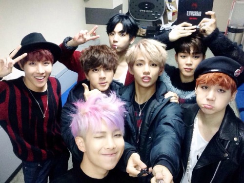 그리고 오늘 단체사진! :) And here&rsquo;s today&rsquo;s group photo! :) Trans cr; Van @ bts-trans © TAKE OU