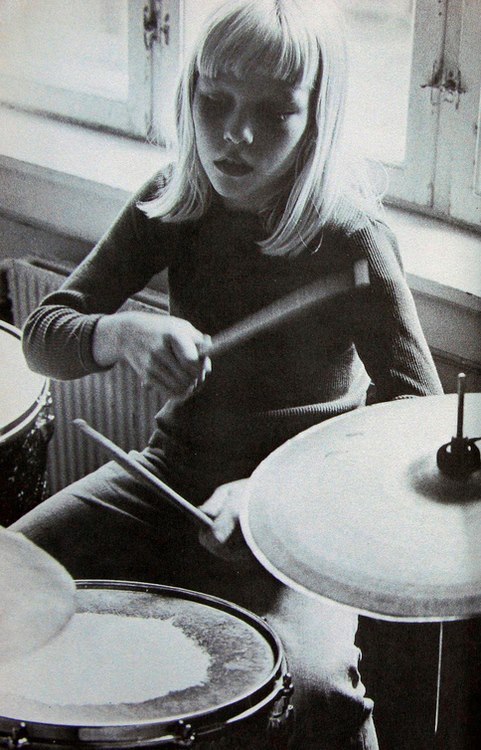 modrules:sixties drummer girl