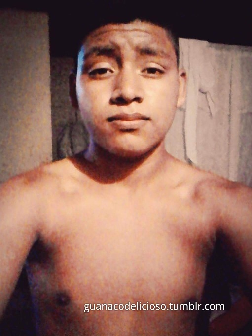 guanacodelicioso:  Este bicho me dijo que no acostumbra pajear su verga y trato de echar su semen, pero como no pudo echo un poquito de orín para hacerme creer que era semen, pero lo descubrí y me admitió que no pudo acabar jajaja. Hubieran leído