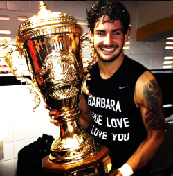 desde-1910:  Campeão!!!!!! Champions!!!!! Campione!!!! E vaiiii!!! (Alexandre Pato via instagram) 