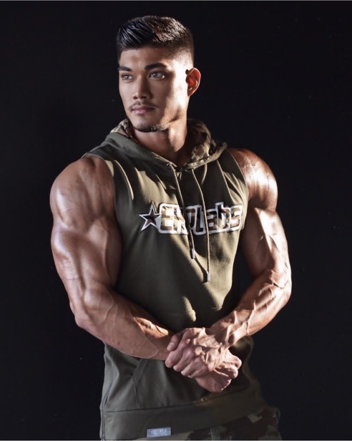 dafyddbach:  Nicolas Iong for 7700 followers  For more muscle hunkery follow @dafyddbach