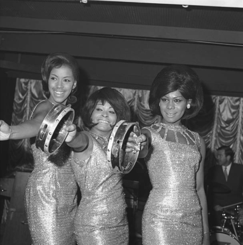 twixnmix: The Marvelettes in London, June 1965.