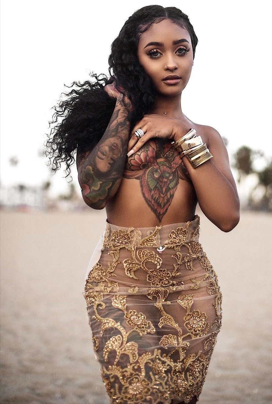 pinkified-world-of-lorelai:Great sarong and superb model