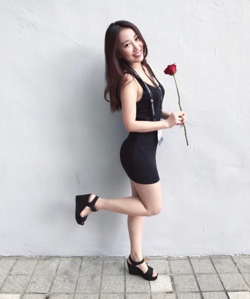 tan-ian: gorgeoussgbabes: Credit: fxaxcxsxaxox Got her ig, dm to trade